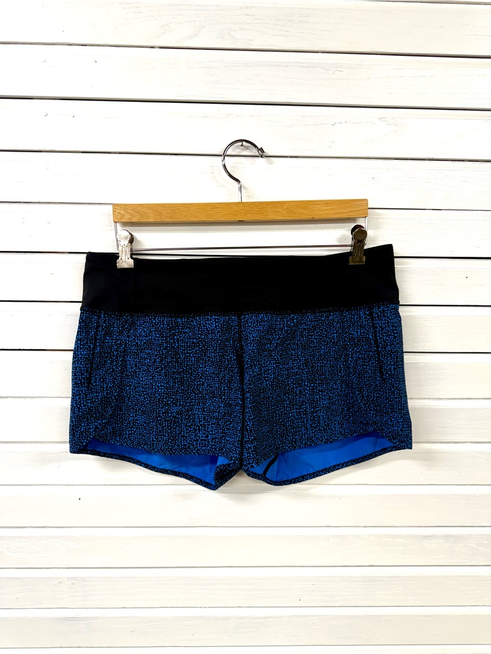 Lululemon | Speed Up Low Rise Short Size 10 Black and Blue Speckled